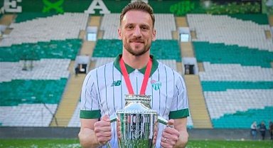 Bursaspor'da Anıl Atağ'ın sözleşmesi uzatıldı