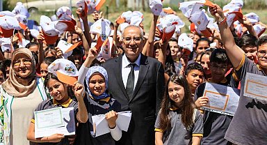 Çamelili öğrenciler karne sevincini Şırnak'taki yaşıtlarıyla birlikte yaşadı