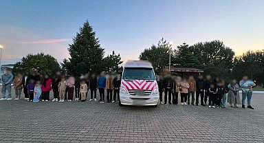 Çanakkale'de 33 kaçak göçmen ile 2 organizatör yakalandı