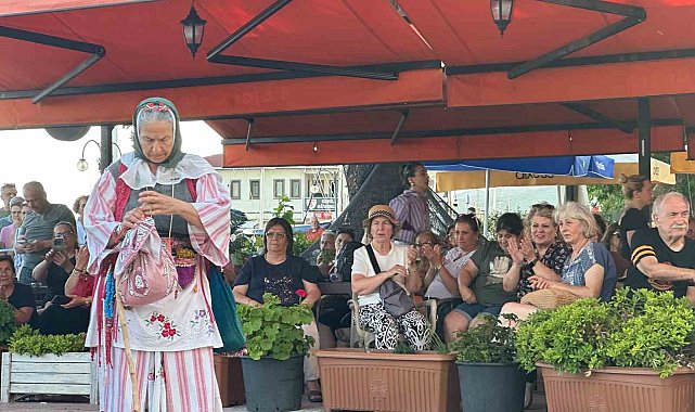 Çanakkale'de "Kaz Dağları'na taşınan hikayelerle göçün izindeki kadın" defilesi