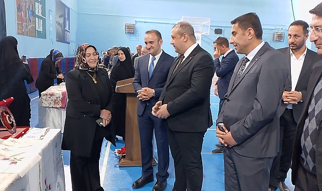Çat'ta Halk Eğitim Merkezi yıl sonu sergisine büyük ilgi