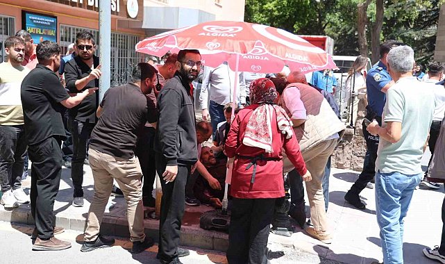 Cenaze çıkışında yol verme kavgası kanlı bitti: 1 yaralı, 2 gözaltı