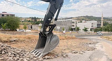 Çermik'te yol yapımı gecikti başkan özür diledi