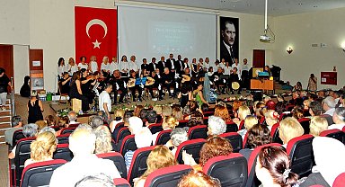Çeşme Halk Eğitim Merkezi'nden yıl sonu konserinde müzik ve sanat şöleni