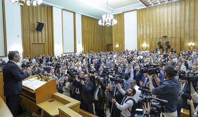 CHP Grup Başkanı Özel: "NATO zirvesi olacak diye Meclis'i, kamu kurumlarını, sokakları kapatan olağanüstü hal var"