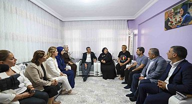 CHP Grup Başkanı Özel, Rojin Kabaiş'in ailesini ziyaret etti