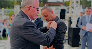 CHP Milletvekili Yaşar Tüzün'ün yeğeni ile eski danışmanı AK Parti'ye geçti