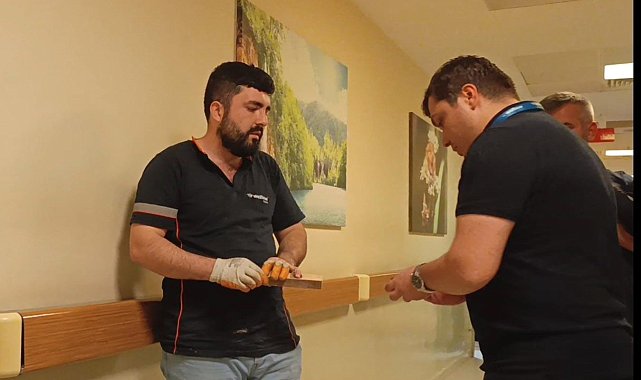Çiviyi tahta yerine eline çaktı hastaneye kaldırıldı
