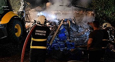 Çorum'da metruk bina alevlere teslim oldu