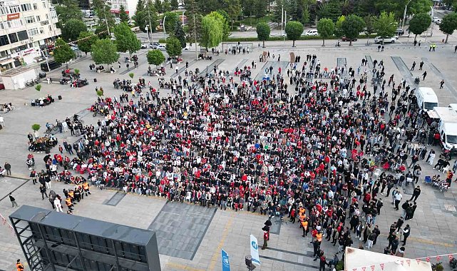 Çorum'da yüzlerce vatandaş A Milli Futbol Takımı'nı birlikte destekledi