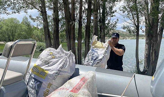 Dalgıç polislerden çevreye örnek davranış