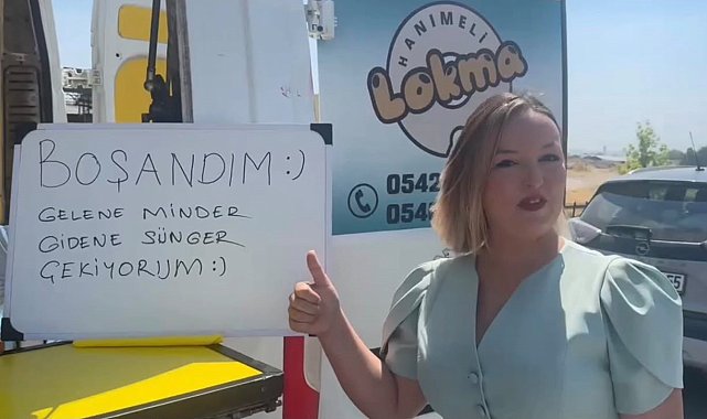 Davul zurnayla boşanmayı kutladı, lokma dağıttı