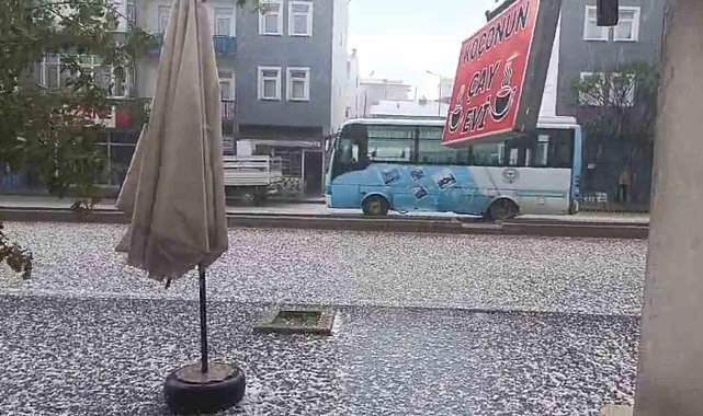 Demirözü'nde dolu yağışı etkili oldu
