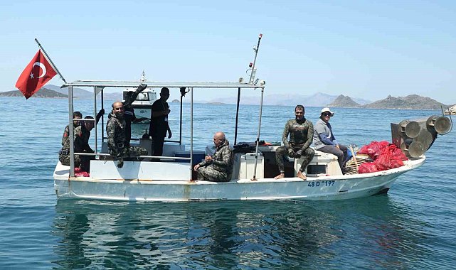 Deniz dibi temizliği Turgutreis'te yapıldı