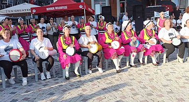 Devrek'te düzenlenen şenlikte vatandaşlar doyasıya eğlenmenin tadını çıkardılar.