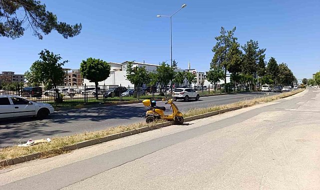 Devrilen elektrikli motosikletin sürücüsü yaralandı