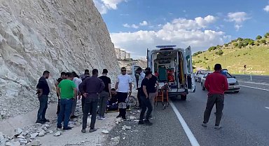 Devrilen motosikletin sürücüsü yaralandı