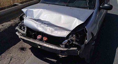 Direksiyon başında baygınlık geçiren sürücü refüje çarptı: 1 yaralı