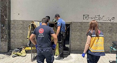 Diyaliz hastası evinde mahsur kaldı, camdan yardım istedi