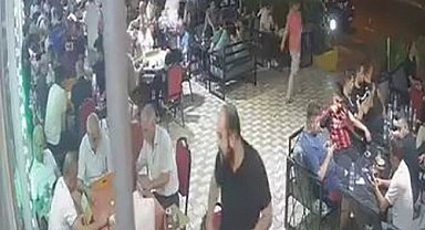 Diyarbakır'da aracın yayaya çarpma anı güvenlik kamerasına yansıdı