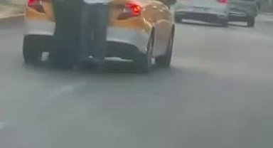 Diyarbakır'da patenli gençlerin tehlikeli yolculuğu