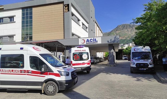 Diyarbakır'da trafik kazası: Anne ve oğlu hayatını kaybetti, 4 kişi yaralandı