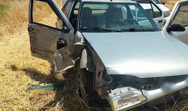 Diyarbakır'da traktörle otomobil çarpıştı: 3 yaralı