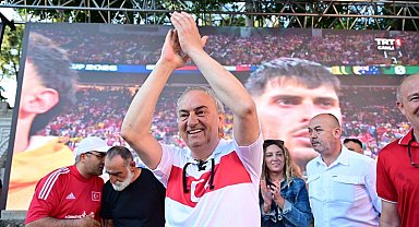 Dokumapark'ta milli heyecan: Antalyalılar Kepez'de dev ekranda buluştu