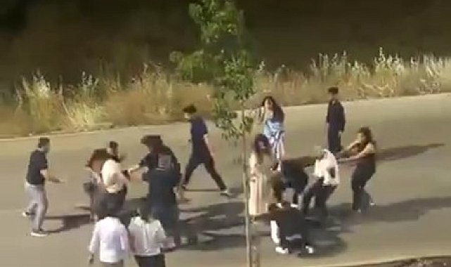 Düğün konvoyunda tekmeli, yumruklu kavga