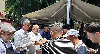 Düzce'de bin kişinin ağzı AK Parti tarafından dağıtılan aşure ile tatlandı