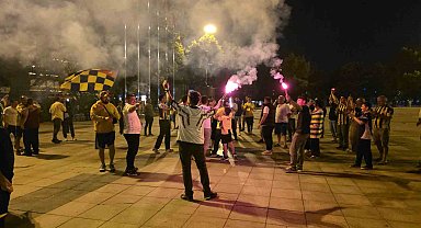 Düzce'de Fenerbahçe Başkanı Aziz Yıldırım sevinci