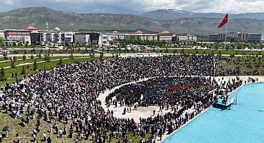 EBYÜ'de 3 bin 150 öğrenci mezuniyet sevinci yaşadı