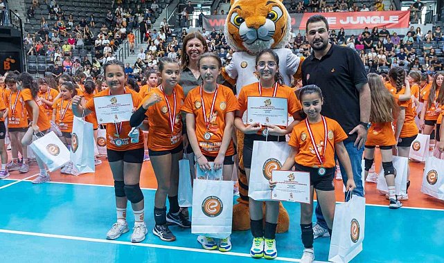 Eczacıbaşı Spor Kulübü Mini Voleybol Şenliği gerçekleşti