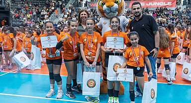 Eczacıbaşı Spor Kulübü Mini Voleybol Şenliği gerçekleşti
