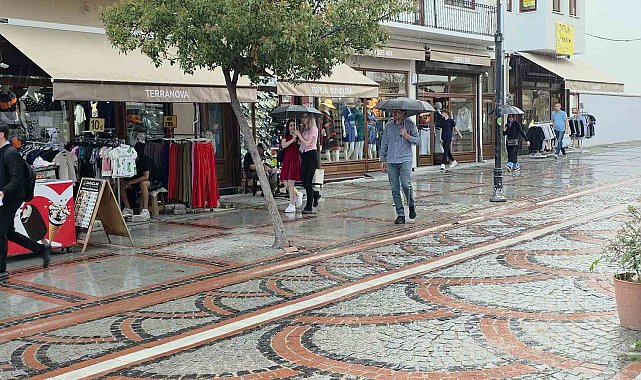 Edirne'de vatandaşlar yağmurun tadını çıkardı