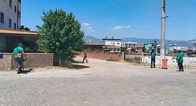 Efeler'de temizlik çalışmaları sürüyor