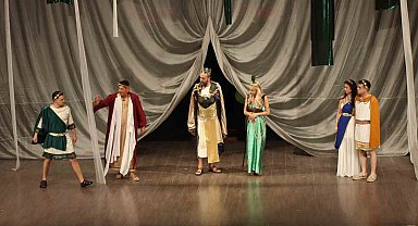 EGİAD Tiyatro Kulübü'nden anlamlı gece