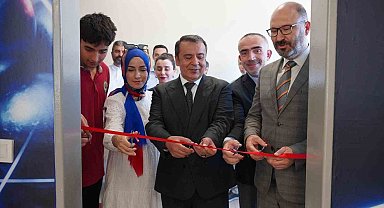 Eğitime destek: Yenibosna Anadolu İmam Hatip Lisesi'nde Fizik Laboratuvarı açıldı