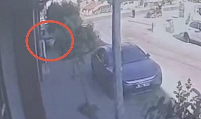 Ehliyetsiz gencin kullandığı otomobil motosiklet mağazasına daldı: 2,3 milyonluk zarar meydana geldi