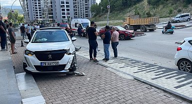 Ehliyetsiz sürücünün karıştığı kazada anne ile kızı yaralandı