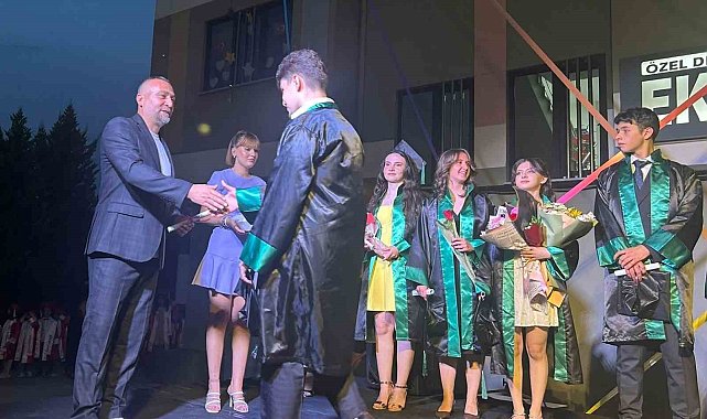 Ekobilim Kolejinden mezunlarına duygu ve coşku dolu uğurlama