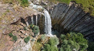 Elazığ'da saklı doğa harikası: Nişankaya Şelalesi ve doğal kanyon