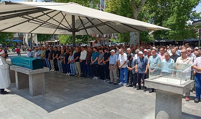 Emekli Bankacı Esin Camak vefat etti