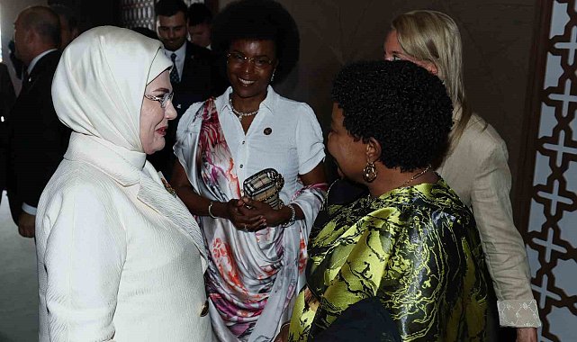Emine Erdoğan: "Sıfır Atık Forumu'nu insanlık ailesinin ortak bir ideal etrafında kenetlendiği tarihi bir buluşma olarak görüyoruz"