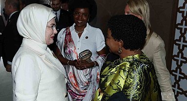 Emine Erdoğan: "Sıfır Atık Forumu'nu insanlık ailesinin ortak bir ideal etrafında kenetlendiği tarihi bir buluşma olarak görüyoruz"
