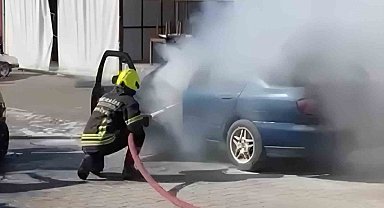 Erdemli'de otomobil yangını