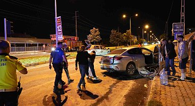 Erzincan'da iki otomobil çarpıştı: 5 yaralı