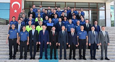 Erzincan'da terfi eden emniyet personeline yeni rütbeleri takıldı