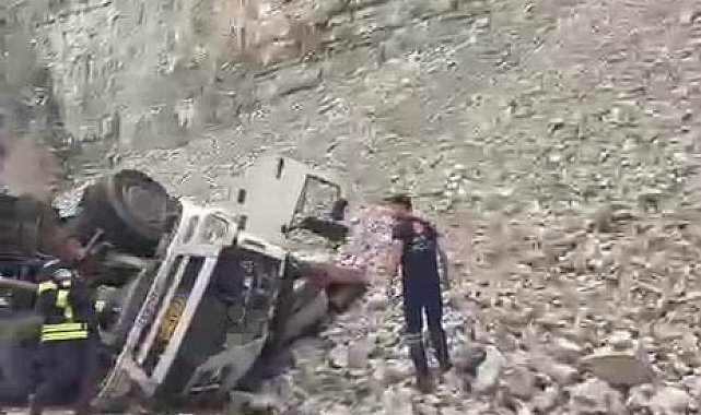 Erzurum'da feci kaza: Freni patlayan tırdan atlayan sürücü öldü, 2 kişi yaralandı
