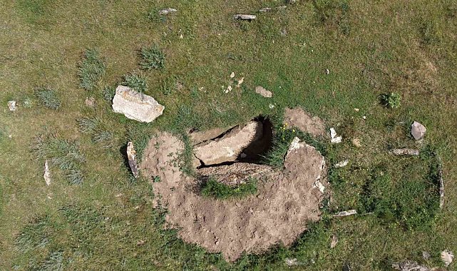 Erzurum'da iki asırlık mezarlığa defineci talanı